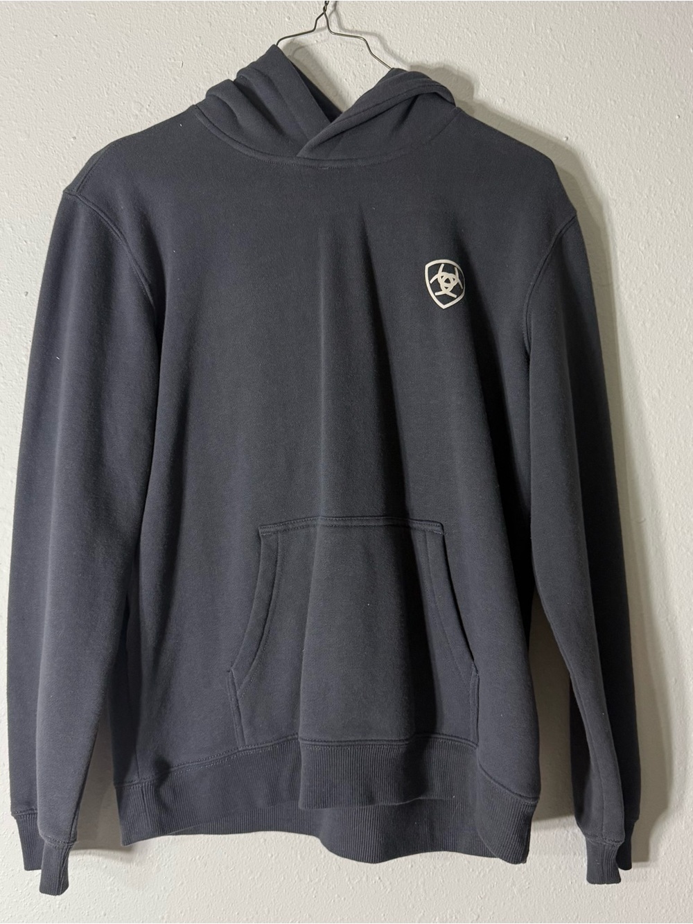 Ariat Black Hooded Pullover with Crest Emblem Boys large 14-16
